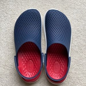 Crocs LiteRide in Navy and Red. Womens 9